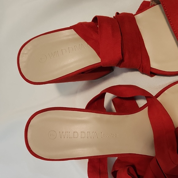 Wild Diva Lounge Red Tie Up Heel, Size: 7 Never Worn - Picture 2 of 3